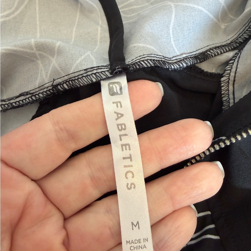 Fabletics Jiae Hooded Jacket Size Medium Hoodie Y… - image 4